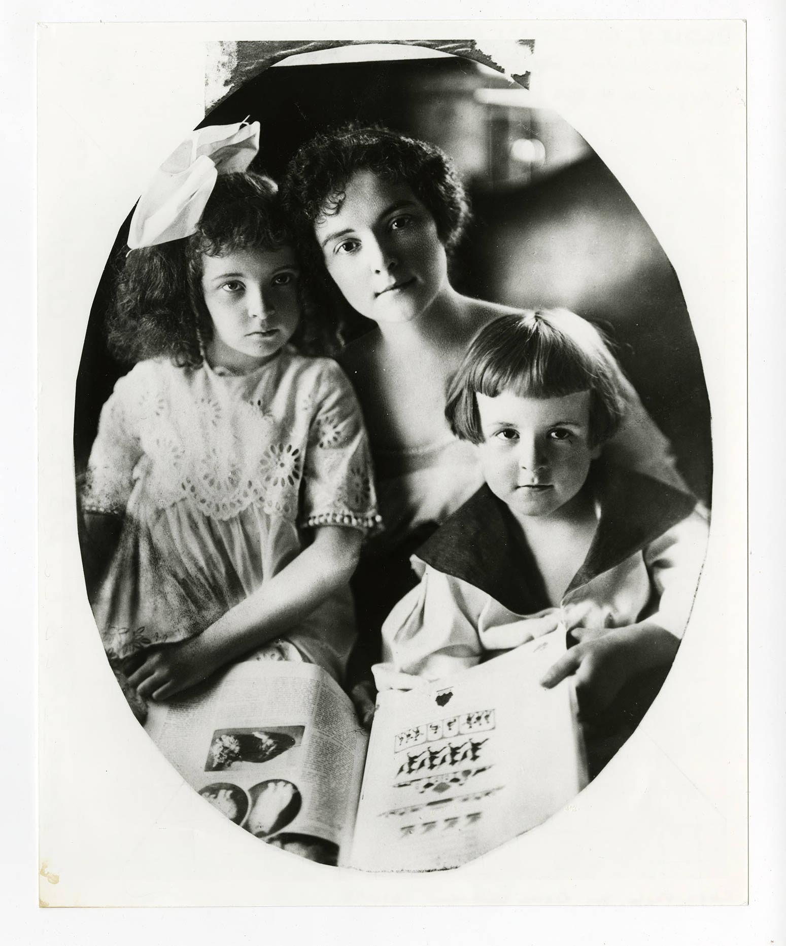 Anne Dallas Dudley and children